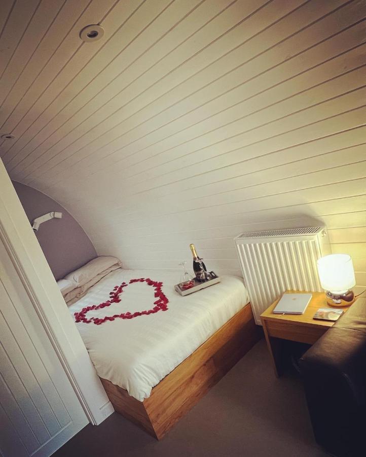 Loch Ness Pods Apartment Fort Augustus Exterior photo